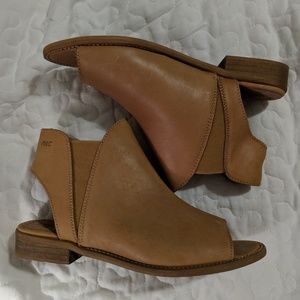 NWOT Leather Cutout Peeptoe Sandal Booties